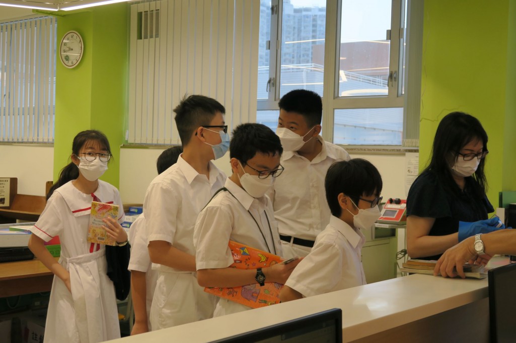 Library Tour - F.1 students borrowing their favourite English books