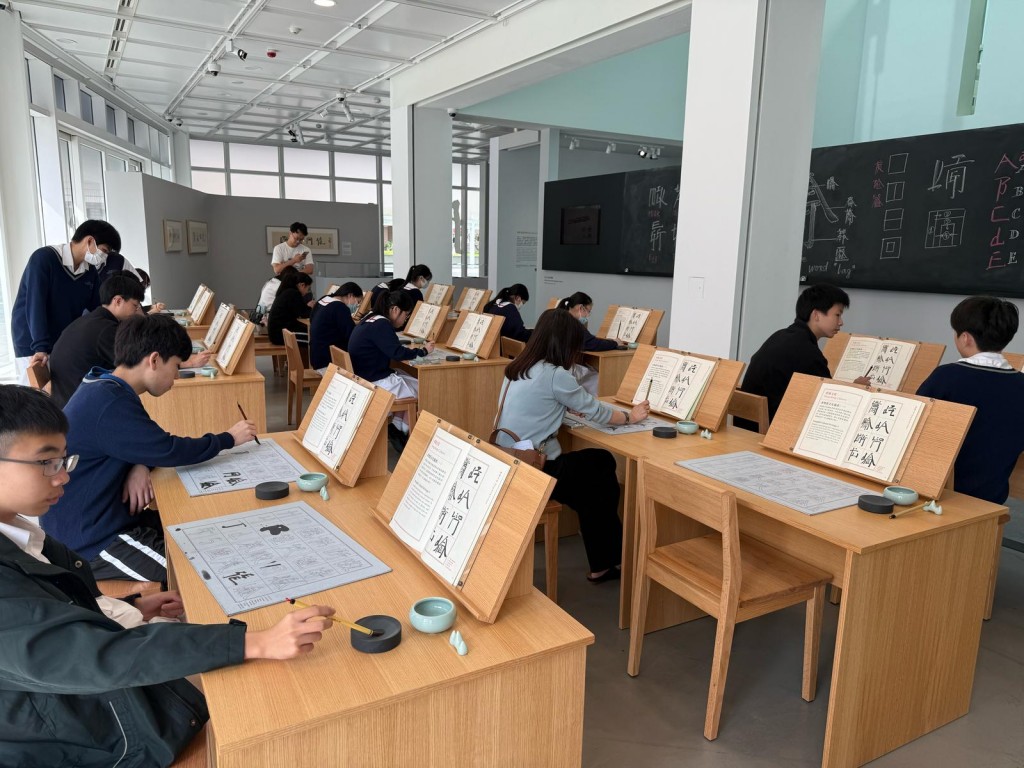 985d39c1-7dce-4017-a79c-fc94557c18b4